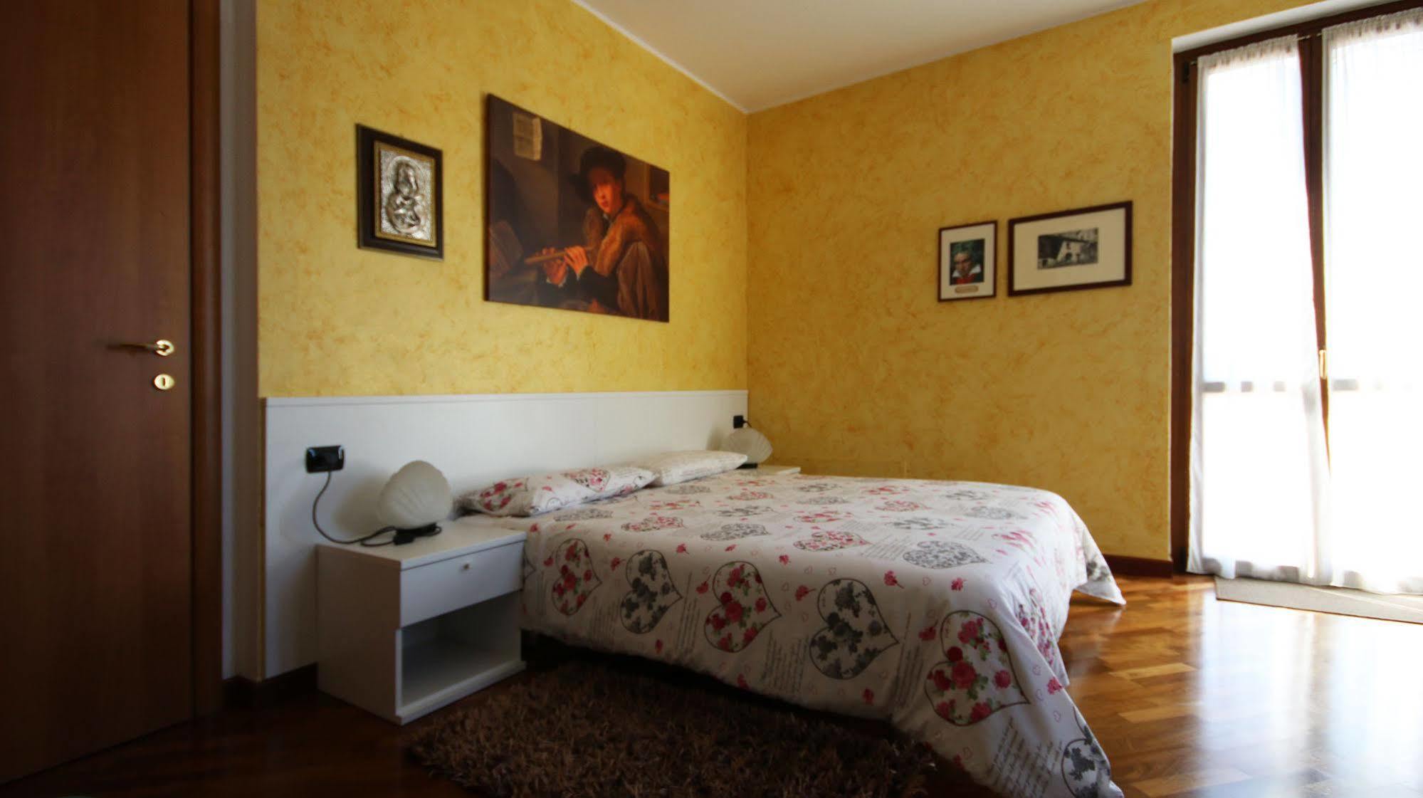 B&B-Foresteria Casa Della Musica Lake Como Mandello del Lario Buitenkant foto