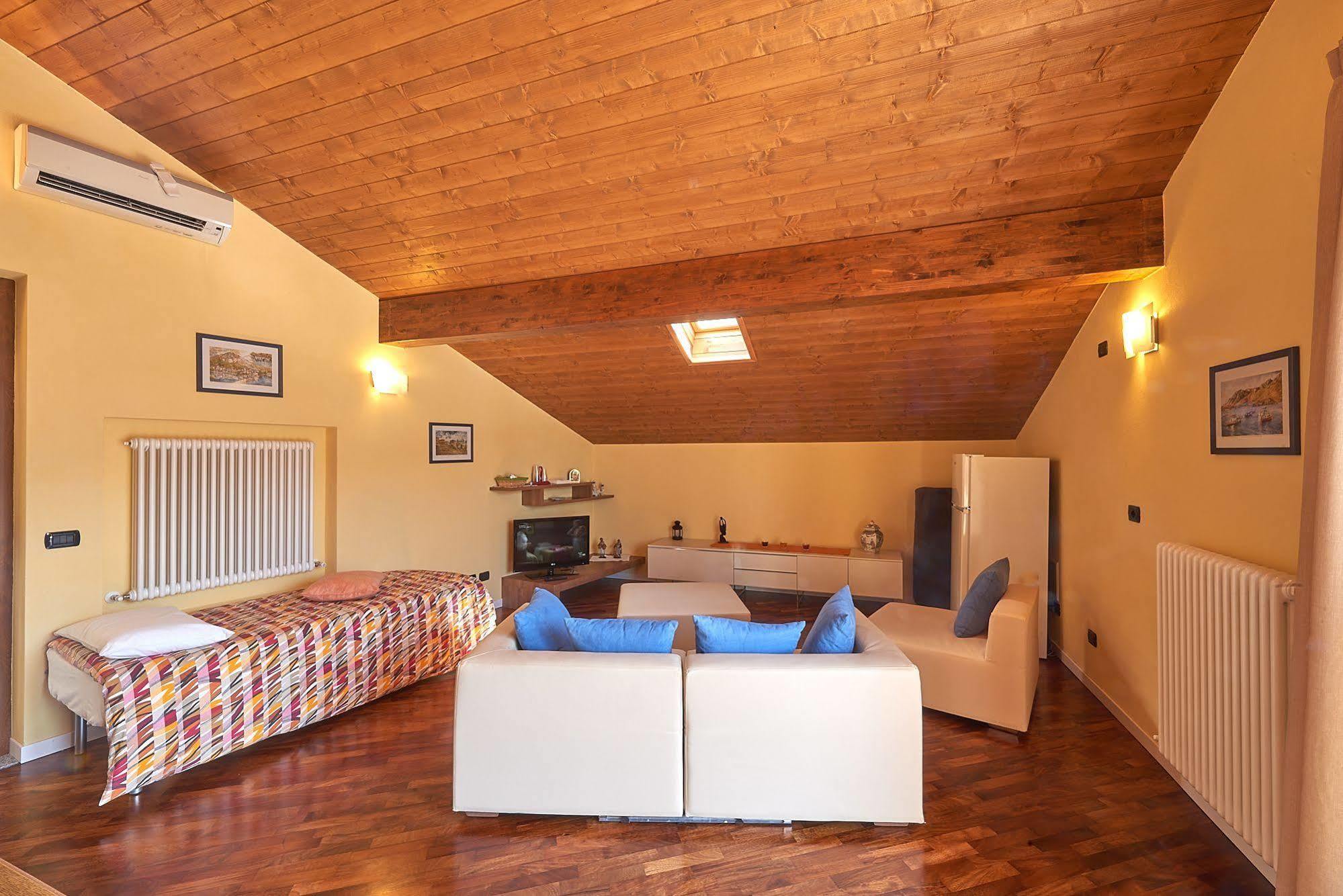 B&B-Foresteria Casa Della Musica Lake Como Mandello del Lario Buitenkant foto